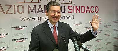 REDAZIONE DI OPERAI CONTRO, Flessione vicina al 15% (62,38% contro il 77,16% delle precedenti consultazioni)   il dato relativo all’affluenza alle urne per le elezioni comunali, parla di un’affluenza del 62,38% contro il 77,16% delle precedenti consultazioni. ROMA – La capitale è quella che fa segnare uno degli arretramenti più significativi rispetto alle precedenti consultazioni comunali. L’affluenza al voto, secondo i dati diffusi dal sito di Roma Capitale, è stata del 52,8%. Rispetto alle comunali del 2008, quando aveva votato il 73,66%, c’è stato un calo dell’affluenza di oltre 20 punti. VICENZA – Sono stati invece 53.993 gli elettori che si […]