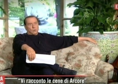 Redazione di Operai Contro, la dovete smettere di dire che “Berlusconi è un puttaniere” E’ solo un povero padrone Lo spettacolo presentato a Canale 5 è molto chiaro Sia il leader del Pdl sia la giovane marocchina al centro della vicenda giudiziaria, entrambi intervistati nell’approfondimento della ‘rete ammiraglia’, hanno affermato che le cene ad Arcore non erano nulla di sconveniente ma “normalissime” e che non hanno mai avuto “rapporti sessuali”: Berlusconi è solo un bravo samaritano Berlusconi ha affermato, che quando poi la vera identità della giovane venne a galla, di essersi “sentito preso in giro” in quanto lei […]