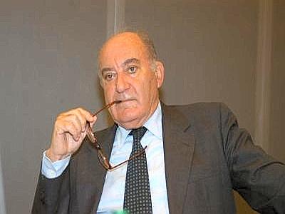 Egregio Direttore Per Giuseppe De Rita – dalla 1a pagina del Corriere della sera – dal dopoguerra ai primi anni ’90, “gli obiettivi e i conflitti della politica erano tanti, ma l’anima era unica: crescete e salite i gradini della scala sociale”. De Rita è stupito che oggi “la politica” non racconti più simili storielle. Ma in che mondo vive De Rita? Anche negli anni da lui indicati coloro che salivano “i gradini della scala sociale” non erano certo gli operai, se no non si capirebbe perché oggi, esistono ancora in quanto tali, in condizioni ben peggiori, più le […]