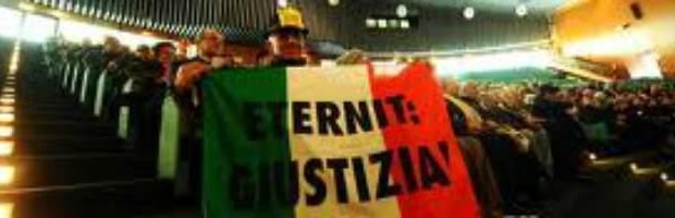 Redazione di Operai Contro, La magistratura italiana è grande. I padroni non finiscono mai in galera. Il difensore del barone belga Louis De Cartier, deceduto oggi, che era stato condannato in primo grado a 16 anni di carcere per la strage dell’amianto provocata dallo stabilimento Eternit di Casale Monferrato, in provincia di Alessandria afferma che morto l’imputato la sentenza non è più valida. Nel processo simbolo sulla morte di 2.191persone uccise da tumori provocati dalla polvere d’amianto, in qualità di ex amministratore delegato del gruppo De Cartier era stato condannato anche a versare circa 80 milioni di euro di provvisionale alle parti civili (ma una quota […]