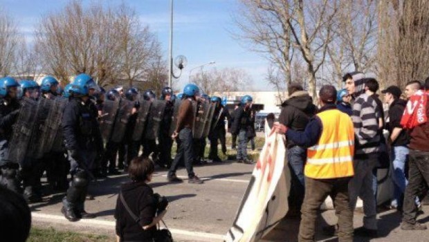 Ennesima aggressione a un delegato SI.Cobas Comunicato stampaQuesta sera, alle 18,30, giunto sotto casa dopo il rientro dal lavoro, Flavius Rad, delegato SI.Cobas presso l’Italia Logistica di Peschiera Borromeo, è stato aggredito e pestato a tradimento da due ignoti. Flavius, fondatore del Cobas in Italia Logistica, promotore del Cobas alla RHIAG di Siziano teatro di recenti scontri con i caporali legati all’UGL (sindacato para-fascista), ha dovuto ricorrere al ricovero ospedaliero. Questo ennesimo episodio di violenza, dalla matrice palesemente politica, si inserisce nel solco della sistematica violenza con cui il padronato (nelle sue svariate forme e componenti) cerca di fronteggiare […]