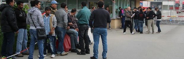 SCIOPERO CONTRO I LICENZIAMENTI PUNITIVI (14 SOSPESI E GIA’ 2 LICENZIATI PER FINE CONTRATTO) AD ANZOLA E PER LE RICHIESTE SALARIALI, NORMATIVE E CONTRATTUALI DISATTESE DA COOP ADRIATICA.   SCIOPERO PODEROSO OPERAI ANZOLA ADERENTI SI-COBAS PER IL RISPETTO DELLA PIATTAFORMA PRESENTATA (10 GIORNI ORSONO) E CONTRO 16 SOSPENSIONI ILLEGITTIME E PRETESTUOSE A DANNO DEI FACCHINI PIU’ COMBATTIVI( LETTERE CHE VANNO DA FURTI FANTOMATICI A RALLENTAMENTI PRODUTTIVI). PARTECIPATO PER TUTTO IL GIORNO IN COOP CENTRALE ADRIATICA DI ANZOLA. UN CENTINAIO GLI OPERAI PICCHETTANTI. (ADESIONE ALLO SCIOPERO 90%) E CONSEGUENTE BLOCCO MERCI , TOTALE PARALISI.   Centinaio anche al pomeriggio di facchini […]