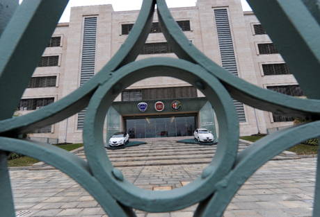 — 40 anni in una pagina Anni Settanta . Le BR, Prima Linea ed altri progettano azioni di guerriglia urbana contro governi e imprese. Vogliono una svolta autoritaria nel paese, per chiarire ai proletari di cui pensano di essere la punta avanzata – e per ora inascoltata – l’impossibilità di conquistare condizioni migliori di vita senza lottare per prendere il potere con la lotta armata. Uccidono per ora singoli individui, rappresentanti delle aziende e dello stato. La risposta tarda a venire ma sarà fortissima. Imparando dal sapiente uso dei mass media con cui la classe dominante ha indirizzato le reazioni dell’opinione pubblica – che ha […]