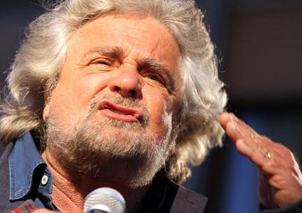 Caro Direttore Grillo è contro l’abolizione del reato di clandestinità, perché l’abolizione di questo reato, farebbe perdere un sacco di voti al M5S. Lo spiega il sociologo Piergiorgio Corbetta, autore con Elisabetta Gualmini del saggio: “Il partito di Grillo”. A Grillo come tutti i partiti borghesi interessano i voti, non importa cosa si deve raccontare alla gente per prendere voti. I “vaffanculo” di Grillo erano solo per prendere voti. I parlamentari 5 stelle sono saliti sul tetto della Camera per difendere il proprio cadreghino. Saluti operai