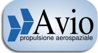VOLANTINO DISTRIBUITO OGGI ALL’AVIO DI POMIGLIANO Tutti parlano positivamente della cessione  dell’AVIO Aeronautica a General Eletric, ma, per ora, chi gioisce sono solo gli azionisti e in particolare quelli di maggioranza. Dall’operazione, Cinven guadagnerà un miliardo di euro, e Finmeccanca 260 milioni. Quelli che gioiscono di meno sono gli operai che vedono ridotta ancora una volta la manodopera nello stabilimento. Fino a pochi anni fa AVIO contava, tra lo stabilimento di Pomigliano e quello di Acerra, circa 1700 addetti. Oggi sopravvive solo Pomigliano e gli addetti sono diventati 1080. Gli ultimi a sparire sono quelli del reparto Revisione. I […]