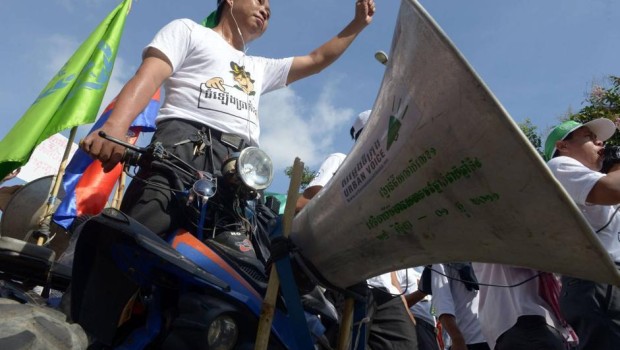 Redazione, HTML clipboard Da marzo 2015 contratto a tutele crescenti Arriva il via libera definitivo al nuovo contratto a tutele crescenti, che scatterà dal primo marzo 2015. Chi assume con questo strumento, godrà di una cospicua decontribuzione a carico dello Stato. — L’indennizzo economico in caso di licenziamento Per le nuove assunzioni con contratto a tempo indeterminato si limita la possibilità del reintegro del lavoratore, prevedendo invece indennizzo economico certo e crescente con l’anzianità di servizio. Il reintegro sarà possibile solo in caso di licenziamento discriminatorio o per licenziamento disciplinare per il quale venga provata l’insussistenza del fatto materiale […]