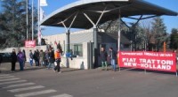 Nei giorni scorsi la direzione Fiat ha inaugurato un nuovo livello della dittatura padronale su gli operai, ha escogitato il “nuovo” metodo delle “ferie forzate”, in pratica una moltitudine di operai vengono messi a riposo incentivato (intanto per 1-2 giorni) a seconda dei reparti (principalmente al montaggio),  la scusante per ora è stata “problemi di fornitura” … il Salario è inchiodato ai piu’ bassi livelli d’europa, non si smuove, la Fiat stessa ci comunica che il cosiddetto “premio” produttivo anche quest’ anno sarà falcidiato. L’unico aumento  che si vede e’ solo di lavoro realizzato con meno operai in fabbrica, […]