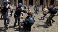 Operai Contro, il governo Pd e Pdl ha la libertà di manganellare gli studenti che protestano Da Milano a Napoli la musica è sempre la stessa: tu protesti e io ti rompo la testa Questo è l’impegno di Letta: non taglierà più i soldi per la scuola, ma spaccherà tante teste Uno studente di Milano scontri di Milano