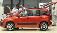 La Selmat, fornitore Fiat, non consegna componenti di plastica per auto e tre stabilimenti del gruppo torinese sono costretti a sospendere l’attività produttiva. Si fermano le Officine Maserati di Grugliasco, l’impianto di Kragujevac in Serbia, dove si produce la 500 L e l’Iveco di Madrid, ma a rischio sono anche le altre fabbriche, alcune come quella polacca di Tychy già colpite nei giorni scorsi. La vicenda Selmat va avanti da tempo, ma si è aggravata da un paio di settimane, da quando cioè l’azienda piemontese ha messo in cassa integrazione 80 dipendenti dello stabilimento di Airasca, nel torinese. La Fiat, che si è anche rivolta all’autorità giudiziaria, […]
