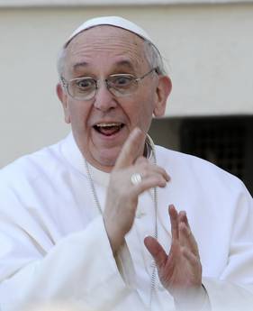 Redazione di operai Contro, non poteva manvare la predica di Francesco. Francesco ha detto: “Solo la Misericordia di Dio può liberare l’umanità da tante forme di male, a volte mostruose, che l’egoismo genera in essa. La grazia di Dio – ha detto – può convertire i cuori e aprire vie di uscita da situazioni umanamente insolubili”. Per il Pontefice “dove nasce Dio, nasce la speranza. Dove nasce Dio, nasce la pace. E dove nasce la pace, non c’è più posto per l’odio e per la guerra”. Eppure, ha ammesso, “proprio là dove è venuto al mondo il Figlio di […]