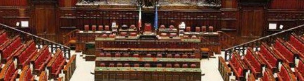 Operai Contro, i partiti si salvano il culo. I politici non vanno mai in galera e ora possono rubare liberamente. La riforma del finanziamento dei partiti di Alfano, Bersani e Casini, potrebbe rivelarsi un colpo di spugna. Grazie a un codicillo infilato da una manina ignota che depenalizza le irregolarità dei bilanci dei partiti. Gli apprendisti stregoni avrebbero approvato – a loro insaputa – una sanatoria pensando di votare un giro di vite. Almeno se passasse l’interpretazione letterale della normativa di luglio. A lanciare l’allarme è stato il procuratore aggiunto di Milano Alfredo Robledo durante un convegno organizzato il 3 maggio da L’Espresso: “A luglio dell’anno […]