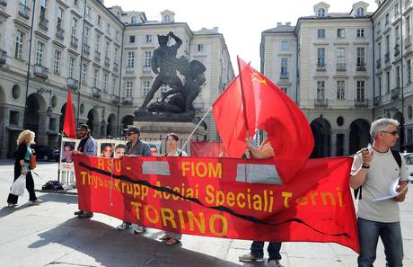 L’azione del governo per il lavoro va avanti Infatti le fabbriche continuano a chiudere tranquillamente La Berco, azienda del gruppo Thyssen, ha aperto unilateralmente la procedura di mobilità per 611 lavoratori e per la chiusura dello stabilimento di Busano Canavese (Torino). BERCO ANNUNCIA ANCHE CHIUSURA STABILIMENTO COPPARO – La Berco ha annunciato la chiusura dello stabilimento di Copparo, nel Ferrarese, avviando formalmente la procedura di mobilità per 611 lavoratori in tre fabbriche italiane.  