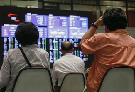 Redazione di Operai Contro, le bische dei padroni vanno male Si bruciano miliardi e noi operai siamo alla fame La bisca dei padroni italiani è in caduta, altre fabbriche chiuderanno I giornalisti leccaculo dei padroni ogni giorno ci informano sull’andamento del gioco d’azzardo fatto sulla nostra pelle Le banche continuano ad ingrassare comprando i bot La BCE continua a regalare miliardi alle banche Il crollo del capitalismo è vicino, prepariamoci Un operaio