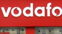 Redazione di Operai Contro, Vodafone Italia e i sindacati hanno firmato un accordo per 700 licenziamenti . La trattativa, sottolinea una nota della società, “ha avuto come obiettivo l’individuazione di un equilibrato bilanciamento tra esigenze dell’azienda e soluzioni sostenibili per le persone, in un difficile contesto di mercato determinato dalla crisi macroeconomica, dalla forte pressione competitiva, dal drastico calo dei prezzi e dagli interventi regolatori: fattori che stanno influenzando in modo molto critico l’andamento del settore delle telecomunicazioni”. Tante chiacchiere per dire licenziamenti Un lavoratore Vodafone