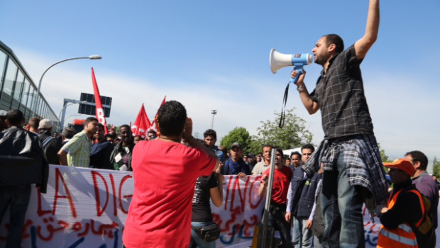 L’Assemblea Operaia di Modena Vi invita all’importante dibattito che si terrà a Modena Sabato 8 Giugno alle Ore 18 all’Ex Caseificio in via San Martino di Mugnano 7, seconda laterale sinistra della Nuova Estense dopo la rotonda di Portile. Ritrovo ore 17 in via del Tirassegno 7 alla Sacca.  Dibattito ““Lotta di Classe in Italia,Che strategie, Quali prospettive”” Saranno presenti e interverranno; -Operai dell’ILVA di Taranto -Operai Logistica Unilog Anzola Emilia -Operai Fiat CNH Modena -Operai Coop Modena -Operai Ferrari Maranello -Operai Terim Baggiovara   “L’emancipazione degli operai sarà opera degli stessi”, vi aspettiamo numerosi.