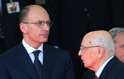 Redazione di Operai contro, Il governo Letta ha deciso la nomina della nuova commissione dei saggi per le riforme. I 35 saggi sono tutti professori universitari Mentre i saggi studiano le riforme a favore dei padroni, noi operai potremo continuare a morire di fame Un operaio