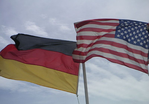 RASSEGNA STAMPA Coalizione dei (non)volonterosi– Germania – Sul piede di guerra con la guerra La Germania intende ampliare il proprio impegno nella guerra contro IS: si pensa alla creazione di un centro di addestramento militare a Erbil, capitale del Kurdistan; la partecipazione all’addestramento delle forze armate di Bagdad; l’invio di altri ufficiali della Bundeswehr. La Bundeswehr fornisce già ora le armi ai Peshmerga (in complesso a 10 000 su 100 000) e li addestra al loro uso in Baviera; la Germania di occupa anche della cura dei feriti gravi, con l’invio di un team di medici in Nord Irak, di aiuti […]