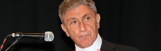 Redazione di Operai Contro, padroni e politici non vanno mai in galera. Ti riporto un articolo del fatto quotidiano Ritengo che Antonio Bassolino abbia concorso nella perpetrazione dei reati”, ma “si chiede la pronuncia di prescrizione per tutti i capi di imputazione a lui attribuiti”. Il pubblico ministero Paolo Sirleo, dopo 20 ore di requisitoria alla terza udienza del maxi processo per il disastro rifiuti inCampania ha così concluso in merito alla posizione di Antonio Bassolino, ex governatore della regione e commissario straordinario per l’emergenza rifiuti dal 2000 al 2004. Il dibattimento doveva accertare i colpevoli di quella che il pm ha definito […]