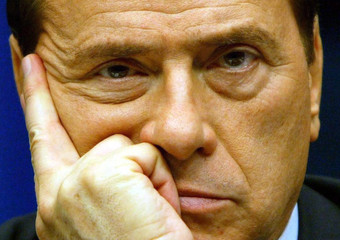 Redazione di Operai Contro, Berlusconi dopo la prima condanna a 5 anni ora viene condannato a 7 anni La magistratura sa bene che Berlusconi non finirà mai in galera Berlusconi lo sa anche lui Il governo Letta è tranquillo. Allora a cosa servono le condanne? Un vostro lettore