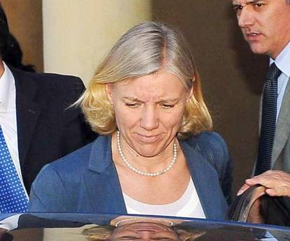 Redazione di Operai Contro, il ministro Idem si scusa: “Ritengo opportuno comunicare che, come è noto, durante la mia carriera da atleta sono stata per lunghi periodi lontana da casa. Per questo ho affidato la gestione dei miei interessi a persone e tecnici di mia fiducia”. Per questo la Idem ha deciso di affidare al legale Luca Di Raimondo il compito di verificare la situazione”. Dunque la parziale ammissione: “Dalle prime verifiche fatte dal mio avvocato – si legge – sembrano emergere alcuni profili di irregolarità e, ovviamente, sono pronta come qualunque cittadina ad assumermi ogni responsabilità, versando le eventuali sanzioni amministrative conseguenti, se […]