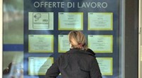 Redazione di Operai Contro. i ministri del governo italiani, sanno fare bene due mestieri: i parassiti e raccontare balle Il ministro del Lavoro Enrico Giovannini (Ansa)annuncia: «Segnali» di ripresa per lavoro e crescita. A dirlo è il ministro Enrico Giovannini il giorno dopo il varo da parte del governo del «pacchetto» sul lavoro e a poche ore dall’inizio del vertice Ue a Bruxelles. «Ci sono segnali di un possibile recupero nella seconda parte dell’anno», ha detto Giovannini che, in un’intervista a «Radio Anch’io», ha ricordato che la recessione «ha colpito più duro del previsto nel primo trimestre». Poi il tema […]