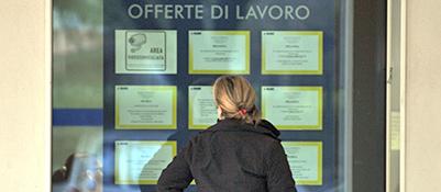 Redazione di Operai Contro. i ministri del governo italiani, sanno fare bene due mestieri: i parassiti e raccontare balle Il ministro del Lavoro Enrico Giovannini (Ansa)annuncia: «Segnali» di ripresa per lavoro e crescita. A dirlo è il ministro Enrico Giovannini il giorno dopo il varo da parte del governo del «pacchetto» sul lavoro e a poche ore dall’inizio del vertice Ue a Bruxelles. «Ci sono segnali di un possibile recupero nella seconda parte dell’anno», ha detto Giovannini che, in un’intervista a «Radio Anch’io», ha ricordato che la recessione «ha colpito più duro del previsto nel primo trimestre». Poi il tema […]