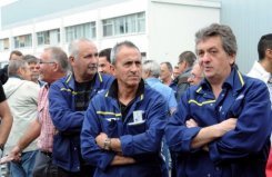 Written by La redazione di Radio Fabbrica Riceviamo e volentieri pubblichiamo unba lettera firmata da un lavoratore della Michelin Il 3 novembre Michelin, multinazionale francese dello pneumatico presente in 17 paesi con 68 siti produttivi e circa 112.000 occupati (di cui più della metà in Europa), ha annunciato un Piano Strategico 2016-2020 con importanti conseguenze negative per molti lavoratori, non solo del nostro paese: – chiusura entro il 2016 dello stabilimento di Fossano (provincia di Cuneo), oltre 400 lavoratori coinvolti;  – chiusura nella prima metà del 2016 del reparto, nello stabilimento di Alessandria, che si occupa della ricostruzione delle […]