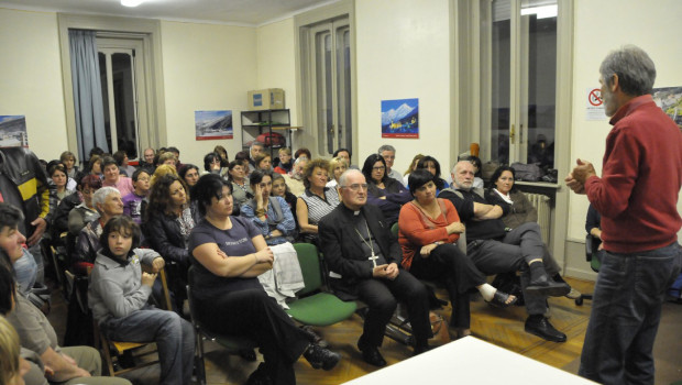 Per più di un anno si è riunito settimanalmente il presidio delle  operaie della New.Co.Cot in CIG e poi in mobilità. Certe volte presenti  anche 60 operaie. Ora si è sfilacciato ma resta la convinzione di aver  fatto la cosa giusta… ciao Piero Ciao a tutte. Oggi pomeriggio non ho potuto essere a Perosa con voi per improvvisi impedimenti. La cosa mi è dispiaciuta molto perchè,  in questi dodici  abbondanti mesi, ho ulteriormente compreso l’importanza del ricevere. Ho condiviso con voi momenti di estrema difficoltà, impotenza, privazione della dignità umana, ma nello stesso tempo ho sperimentato sempre di più cosa […]