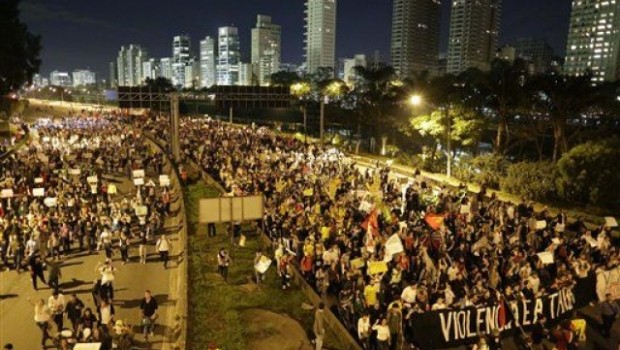 Redazione di Operai Contro, ieri mi è arrivata la bolletta del gas. 124 euro per tre mesi. Utilizzo il gas solo per cucinare e scaldare l’acqua della doccia Ho voluto leggerla: – Totale servizi di vendita     60,54€ – Totale servizi di rete          28,41€ – Totale imposte                   21,50€ – IVa                                     13,07€ In pratica il costo del gas è il 50% della bolletta. Paghiamo i servizi di rete, […]