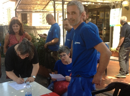 Sulle vicende relative alle elezioni della RSU in Piaggio, le RSU del centro ricambi Piaggio esprimono il totale sostegno ai lavoratori Piaggio che rivendicano il diritto ad eleggere i propri delegati in maniera libera e democratica. Qui alla Ceva, nelle elezione della RSU è stata sempre applicata l’unica regola democratica inviolabile, quella per cui i delegati spettanti ad ogni organizzazione sindacale si assegnano solo ed esclusivamente sulla base dai voti ottenuti. Alla Ceva i delegati vengono eletti su base puramente proporzionale, ma è chiaro a tutti che in qualunque sistema elettorale ( proporzionale o maggioritario che sia) chi ottiene la […]