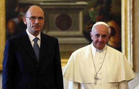 Egregio Direttore Cosa vorrà dire e a chi è diretto l’invito del Papa ai cattolici ad occuparsi di politica? Oggi “L’avvenire” il giornale dei Vescovi rilancia l’appello del Papa: “ Cattolici, sporcatevi le mani, occupatevi di politica”. Il fatto è che proprio in questi giorni i giornali riportano come il Vaticano si occupi di politica, ecco alcuni titoli: “Così si riciclavano soldi in Vaticano con la banca Finnat”. “Soldi nascosti sui conti del Vaticano”. “Quadri preziosi nell’inchiesta dello Ior”. (Lo Ior è la principale banca del Vaticano). “Per il riciclaggio di 20 milioni di euro, usati depositi dei laici”. […]