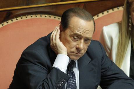 Redazione di Operai Contro, Berlusconi si diverte a prendere per il culo ”Non farò l’esule, come fu costretto a fare Bettino Craxi. Né accetterò di essere affidato ai servizi sociali, come un criminale che deve essere rieducato. Ho quasi 78 anni e avrei diritto ai domiciliari, ma se mi condannano, se si assumono questa responsabilità, andrò in carcere”. L’ex premier Silvio Berlusconi, in un colloquio con Libero, parla della sentenza della Corte suprema attesa per martedì prossimo e si dice ”abbastanza ottimista: non possono condannarmi”. ”Se non c’è pregiudizio, se non ci sono pressioni, la Cassazione non può che […]