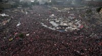 Sono stracolme le piazze della rivolta contro il presidente Mohamed Morsi. In migliaia in piazza Tahrir e davanti ai due palazzi presidenziali di Ittahadeya ed el Kobba. Manifestazioni anti Morsi sono in corso anche in varie localita’ egiziane. Il presidente egiziano Mohamed Morsi e’ stato posto agli arresti domiciliari dai militari nella sede della guardia repubblicana al Cairo. Elicotteri militari stanno sorvolando piazza Tahrir Blindati e forze speciali si stanno dispiegando nella zona attorno al palazzo presidenziale di Ittahadeya per impedire che ci siano contatti fra i manifestanti anti Morsi che protestano davanti al palazzo e i pro, che […]
