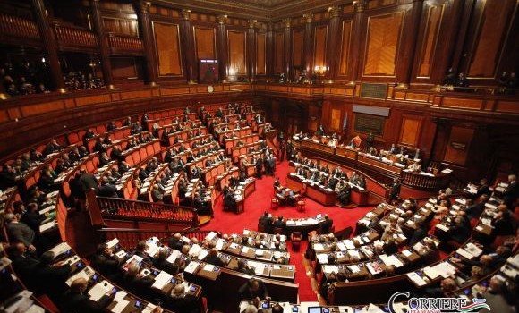 Redazione di Operai Contro, La Camera ha bocciato la mozione per sospendere la rata di luglio del finanziamento pubblico ai partiti. I Partiti si tengono i soldi: 91.354.339 euro”. Queste sono le riforme di Letta  Questa è la rapina dei partiti Possono tranquillamente rubare. E’ tutto legale Un disoccupato    