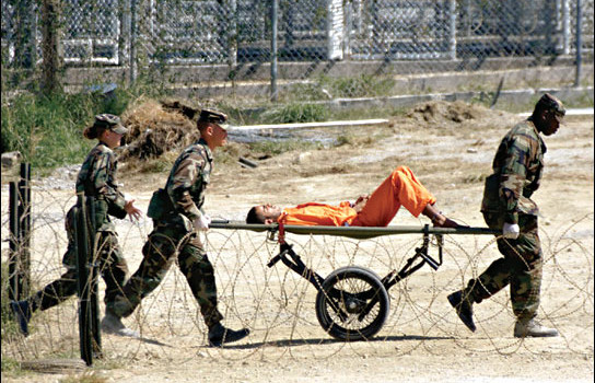 Redazione di Operai Contro,. quando nel 2009 Obama, l’assassino premio Nobel per la pace, fu eletto presidente USA, promise che avrebbe chiuso il campo di concentramento di Guantanamo. Oggi 2016 Guantanamo è ancora aperto. Centinaia di uomini colpevoli di essere mussulmani, sono stati catturati in ogni parte del mondo. Portati a Guantanamo sono stati torturati e molti uccisi. Pensate allo sdegno dei leccaculo della stampa e della TV se qualcuno applicasse lo stesso trattamento a centinaia di cittadini americani? Un vostro lettore