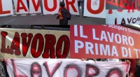 Caro Operai Contro Arrivano i primi risultati dopo la presentazione da parte del governo Letta, del piano per il lavoro. Il numero degli operai dichiarati “esuberi” nell’ultima settimana è stato di 7.570 così suddivisi: 1.726 Natuzzi 1.425 Indesit 1.610 Selex 854 Tnt 500 coop. ceramica 450 Whirlpool 300 Buitoni 355 Ibm 200 Form 90 Geox 60 motori Minarelli (Yamaha) Totale 7.570 dichiarati “esuberi” in una settimana. Il piano per lavoro di Letta salverà questi “esuberi” dal licenziamento? O agita le promesse di lavoro come specchietto per le allodole? Teniamo gli occhi aperti e agiamo di conseguenza. Salutoni da un […]