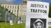 George Zimmerman, l’uomo che la notte del 26 febbraio 2012 uccise il 17enne afro-americano Trayvon Martin all’interno di una comunità cintata della Florida, ha agito per legittima difesa. La giuria della Seminole County Courthouse, composta da sei donne, lo ha dichiarato innocente del reato di omicidio di secondo grado e anche di quello meno grave di “manslaughter”, di omicidio colposo. Il verdetto è stato letto alle 10 di sera. Quindi il giudice Debra Nelson ha detto a Zimmerman che era libero di andarsene. L’uomo, durante la lettura del verdetto, non ha dimostrato particolare emozione. Fuori dell’aula, gruppi di afro-americani hanno continuato a manifestare per ore. Ma le […]