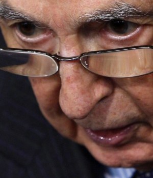 Caro Operai Contro Napolitano ha imposto a Letta di blindare il governo che rischiava di essere travolto sul caso Alfano  – Shalabayeva. L’inciucione Pd, Pdl, ancora una volta ha funzionato. La blindatura del governo è un segnale che i massimi livelli dello Stato, temono di non riuscire a formare un nuovo governo, senza sputtanarsi e senza sollevare le ire della piazza. La blindatura messa in atto dalle massime istituzioni dello Stato, viene oggi raccolta e rilanciata in 5 punti da G. De Rita sul Corriere della Sera. 1° punto. Per rendere credibile la politica dei partiti serve un “aggettivo”, […]