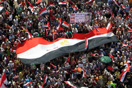 Dichiarazione di Fatma Ramadan dirigente sindacale indipendente egiziana mette in guardia membro del Comitato Esecutivo della Federazione egiziana dei sindacati indipendenti   La “fiducia” ad Al-Sisi è un veleno mortale I miei compagni, i lavoratori egiziani, stanno lottando per i loro diritti e per un Egitto migliore. I lavoratori egiziani sognano libertà e giustizia sociale, sognano il lavoro in un momento in cui ladri che vengono chiamati imprenditori chiudono le fabbriche per intascare miliardi. I lavoratori egiziani sognano salari equi mentre sono sottoposti al dominio di governi che pensano solo a fare investimenti a scapito dei lavoratori, dei loro […]