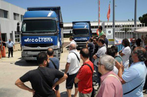 Per la quarta volta hanno bloccato i camion della Kion Una cinquantina di operai hanno bloccato, davanti ai cancelli della OM carrelli elevatori di Modugno (Ba), il quarto tentativo della multinazionale tedesca Kion, proprietaria dello stabilimento, di portare via i carrelli e i macchinari smontati. Gli operai da tre mesi in presidio hanno obbligato i camion a fare marcia indietro, vuoti. Questo nuovo tentativo di entrare, rilevano gli operai, arriva a due giorni dall’ultimo incontro a Roma sull’OM, che si è concluso con un nulla di fatto. “Anzi, la Kion ci ha ricattato minacciandoci di non anticipare la cassa […]