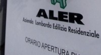 Caro Operai Contro Che l’Aler di Milano, padrone e gestore delle ex case popolari, fosse in mano ad una banda senza scrupoli, se n’è riavuta la conferma quando mesi fa, l’Aler faceva intervenire più volte la polizia per sgomberare i ragazzi del Lambretta. Oggi a puntare il dito contro l’Aler, per operazioni ed una gestione più che sospetta, sono gli stessi addetti ai controlli del Comune di Milano. L’assessore della giunta Carmela Rozza, chiede alla Regione di non fermarsi alle responsabilità politiche, ma di “guardare con attenzione dentro la gestione dell’Aler”. Perché dice che, guardando il bilancio “mi sono […]