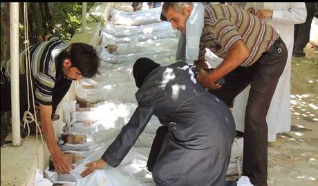 Redazione di Operai Contro, da più di un anno è in atto in Siria una guerra civile. Come in ogni guerra civile ci sono massacri. La crisi in Siria,  entra nell’agenda anche degli Stati Uniti. E sarà un fine settimana di lavoro per il presidente americano Barack Obama che incontrerà i suoi consiglieri alla sicurezza per discutere sulle opzioni americane, inclusa un’azione militare , contro il governo di Assad accusato di aver usato armi chimiche contro i civili. La scusa delle armi chimiche per intervenire militarmente da parte del capitalismo occidentale è stata utilizzata contro l’Iraq. In Iraq dopo 10 anni lo scontro continua Gli americani compiono massacri […]