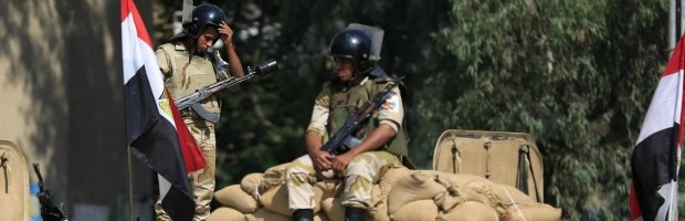 PER IL DIBATTITO di Loretta Napoleoni | 18 agosto 2013   La storia si ripete, questo il triste bilancio dell’ondata di violenza che si è abbattuta sull’Egitto. L’umanità ha la memoria corta ed incappa spesso negli stessi errori, ecco una spiegazione a carattere antropologico del perché questa nazione sta per entrare  nel medesimo campo minato dal quale la Siria non riesce ad uscire da almeno due anni. Di chi la colpa? Il coro ‘democratico’ che si alza dalle capitali occidentali sostiene che il copione è della moderna al Qaeda, rinata dalle ceneri di quella vecchia ed alleatasi con i partiti islamici come la Fratellanza Mussulmana; […]