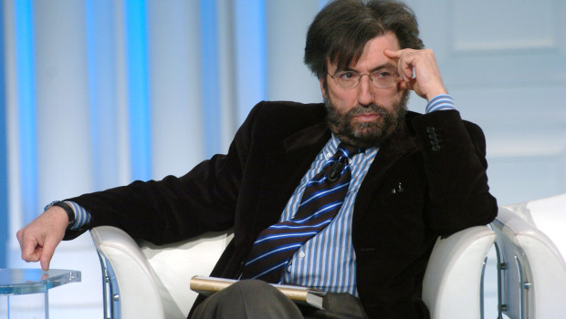 Egregio Direttore Galli della Loggia dal “Corriere”, sprona “l’Italia moderata” da lui individuata “nell’area che vede insieme, la Destra, il Centro e il centrodestra”. Un’area dice “in profonda crisi di rappresentanza politica”. Testé intitola il suo pezzo: “La solitudine dei moderati” (sic!) per poi continuare: “E’ una crisi che viene da lontano ecc. ecc.”. Come mai se la crisi (dei cosidetti moderati), viene da lontano G. della Loggia solo ora si pone il problema? L’angosciante interrogativo è: quale sarà la sorte del Pdl quando Berlusconi uscirà di scena? E poi ancora: “Ma che sarà a questo punto, della vasta […]