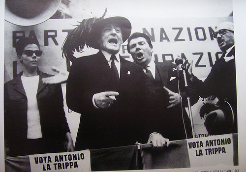 Caro Direttore “Ma per quale ragione la politica italiana ha trasformato ogni legge in un inganno? Se lo chiede Michele Ainis dalla prima pagina del Corriere della Sera. E questa è la risposta che lui stesso si dà, “Semplice: perché è incapace di decidere e allora finge di produrre decisioni”. Che genio questo M. Ainis! Ma perché se ogni legge viene trasforma in inganno, l’inganno funziona sempre a senso unico e gli strati sociali “ingannati” sono sempre i soliti noti? Perché “l’inganno” non arriva mai sui denti a Marchionne ma sugli operai Fiat, sempre più sfruttati se rimasti in […]