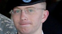 Redazione di Operai Contro, Il soldato semplice americano Bradley Manning è stato condannato a 35 anni di prigione dalla corte marziale,la sua colpa è aver consegnato a Wikileaks il materiale segreto sulle guerre statunitensi. Il materiale segreto erano i crimini commessi dall’esercito USA Questa è la civiltà della borghesia USA Un lettore