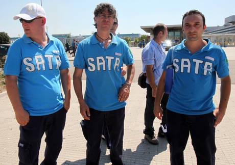 Redazione di Operai Contro, La sezione lavoro della Corte di Cassazione ha respinto il ricorso della Fiat contro la decisione della Corte di Appello di Potenza che, nel 2012, reintegrò tre operai della Sata di Melfi (Potenza) licenziati dopo che, durante uno sciopero interno notturno, bloccarono un carrello per il trasferimento di materiali a chi non scioperava. I tre opera -i Giovanni Barozzino, dal febbraio scorso senatore di Sel, Antonio Lamorte e Marco Pignatelli – furono licenziati nel 2010. In un primo tempo il ricorso della Fiom fu accolto ma la Fiat non fece mai più rientrare in fabbrica […]