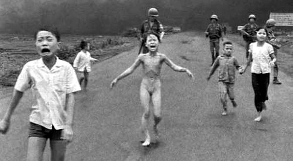 Gli Usa sono pronti insieme alla Francia a punire “con un’azione limitata” Assad per l’uso di armi chimiche, che Obama ha definito “una sfida al mondo”. Una sesta nave da guerra degli Stati Uniti è operativa da ieri sera nel Mediterraneo orientale, accanto ai cinque cacciatorpediniere americani armati con missili da crociera. Il criminale di guerra Obama vuole punire il criminale Siriano Assad Obama è il rappresentante dei padroni americani colpevoli delle più grandi atrocità di guerra: bombardamenti sui civili nella seconda guerra mondiale, bomba atomica su Hiroshima e Nagasaky, bombardamenti con armi chimiche in vietnam, bombardamenti con armi […]