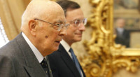 Redazione di Operai Contro, anche Napolitano vede dietro l’angolo: “La politica non sprechi questo momento piu’ favorevole” nel quale ”dobbiamo fare tutti la nostra parte per far crescere i semi che appaiono per un miglioramento e cambiamento positivo della nostra situazione”. Lo ha detto Giorgio Napolitano alla cerimonia di inaugurazione dell’anno scolastico. “L’economia e l’occupazione tardano a riprendersi: ma i primi segni di ripresa si vedono, e si riaffaccia la speranza di un nuovo più solido sviluppo, su basi piu giuste, dell’economia e della società”. Operai, siamo gli unici miopi Un operaio della IVECO