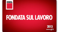 Succede a Cosenza dove il segretario provinciale della Nidil-Cgil, il settore che per giunta si occupa dei diritti dei lavoratori atipici, Umberto Macchione, ha fatto ricorso al giudice del Lavoro per aver lavorato 9 anni da precario per il sindacato. La notizia è stata pubblicata dai quotidiani locali e, il giorno dopo, Macchione (che non percepisce alcuna retribuzione da 14 mesi) ha trovato la serratura del suo ufficio cambiata. “Mi hanno detto che non sono gradito – accusa – perché ho denunciato questa ingiustizia. Chiedo al segretario Susanna Camusso come il sindacato più importante d’Italia possa garantire i lavoratori se non riesce a farlo neanche con i suoi […]